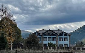 Старе Подвір'я